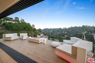 8744 Skyline Dr in Los Angeles, CA - Building Photo - Building Photo