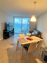 6365 Collins Ave, Unit 2506 in Miami Beach, FL - Building Photo - Building Photo