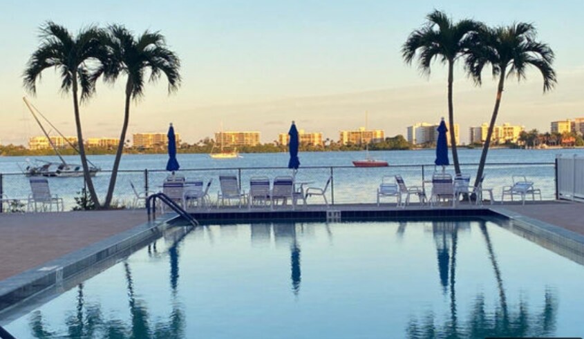 1516 S Lakeside Dr, Unit Water Front Condo in Lake Worth Beach, FL - Foto de edificio