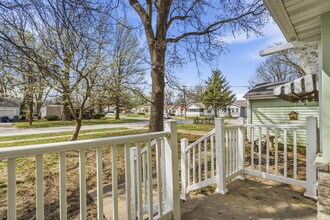 1736 N Kentwood Ave in Springfield, MO - Foto de edificio - Building Photo