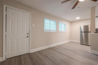 6810 Del Rio St, Unit 3 in Houston, TX - Building Photo - Building Photo