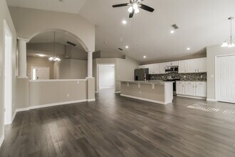 2285 Merry Rd in Tavares, FL - Building Photo - Building Photo