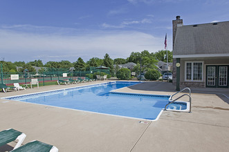 Forest Glen Apartments in Rockford, IL - Foto de edificio - Building Photo