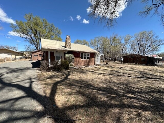406 Smokey Bear Blvd in Capitan, NM - Building Photo