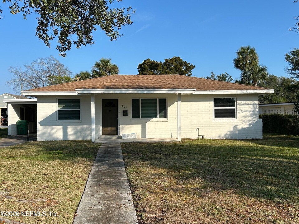 825 14th Ave N in Jacksonville Beach, FL - Building Photo