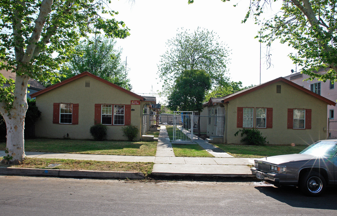 230-242 N Glenn Ave in Fresno, CA - Foto de edificio