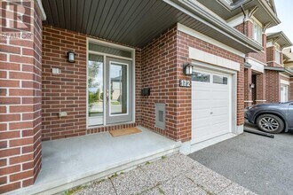 172 Larimar Cir in Ottawa, ON - Building Photo - Building Photo