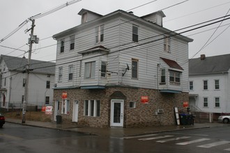 664 Plainfield St in Providence, RI - Foto de edificio - Building Photo