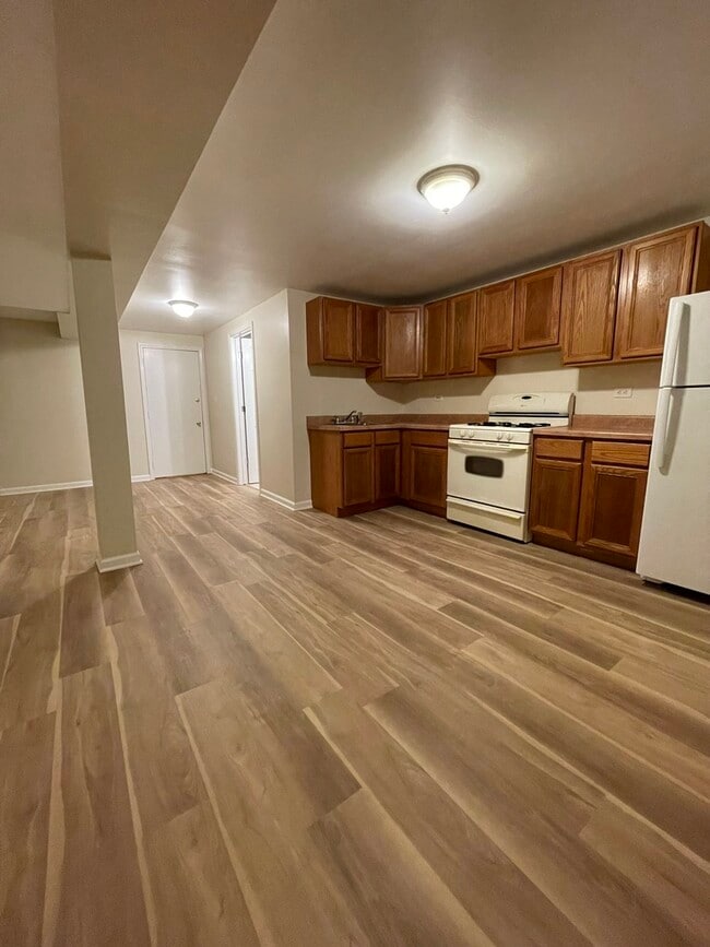 6125 W Rosedale Ave in Chicago, IL - Building Photo - Building Photo