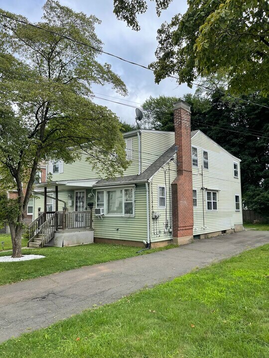 214 Columbia St, Unit 2nd Floor in New Britain, CT - Building Photo