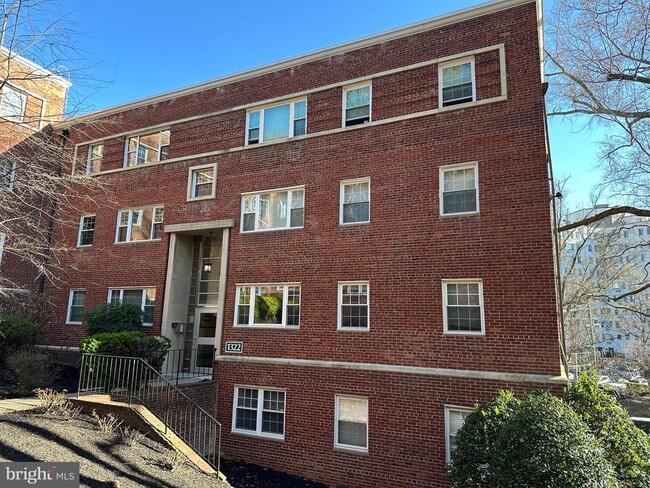 property at 1322 Fort Myer Dr