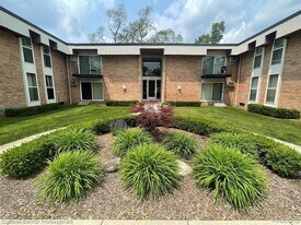 4200 Rochester Rd, Unit 206 in Royal Oak, MI - Building Photo