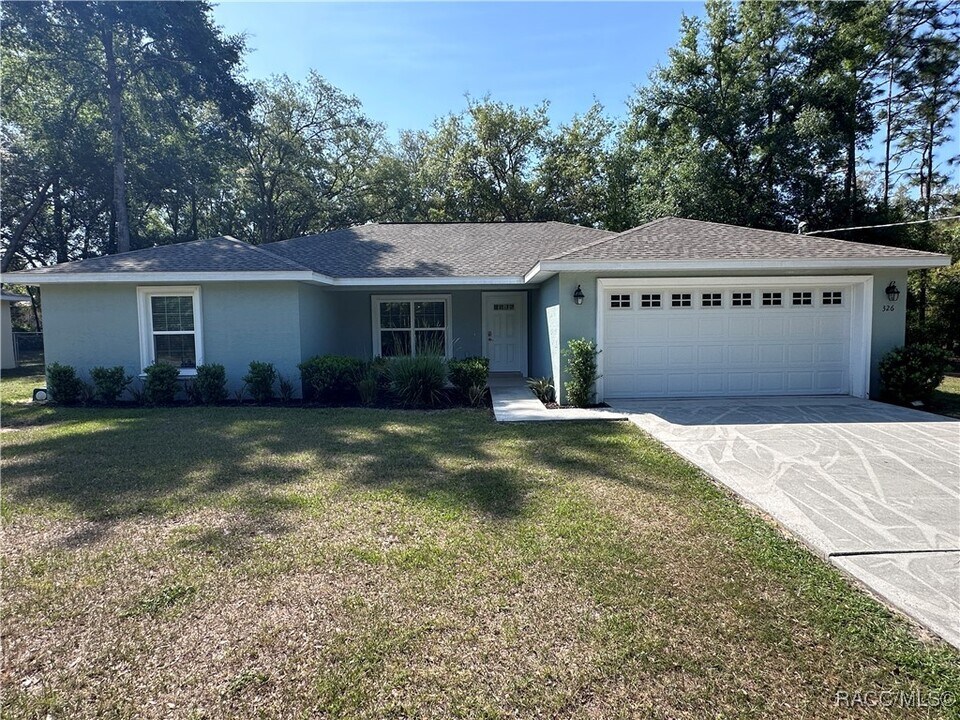326 W Bolero Pl in Citrus Springs, FL - Building Photo