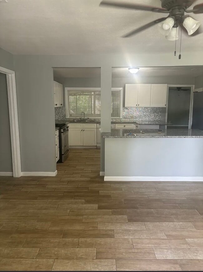 2310 Merle St in Pasadena, TX - Foto de edificio - Building Photo