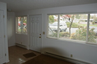 Stanford Apartments in Bellingham, WA - Building Photo - Building Photo