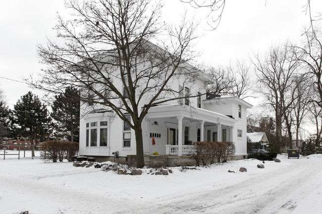 412 Lyon St NE in Grand Rapids, MI - Foto de edificio - Building Photo