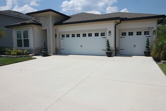 1975 Amberly Dr in Middleburg, FL - Building Photo - Building Photo
