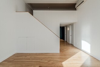 244 Sherbrooke St E in Montréal, QC - Building Photo - Building Photo