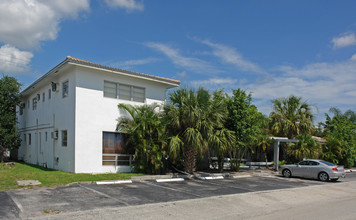 Middle River Apartments in Fort Lauderdale, FL - Building Photo - Building Photo