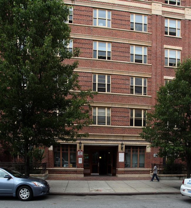 Schafer Hall in New York, NY - Foto de edificio - Building Photo