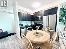 128 King St N in Waterloo, ON - Building Photo