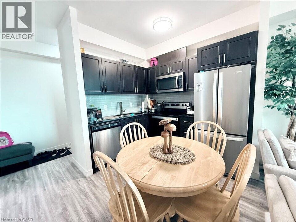 128 King St N in Waterloo, ON - Building Photo