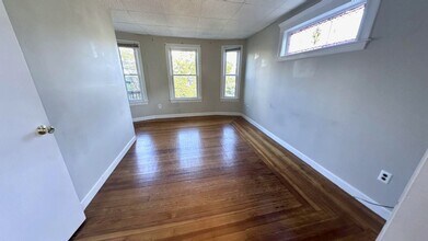 14 Dow St in Somerville, MA - Building Photo - Building Photo