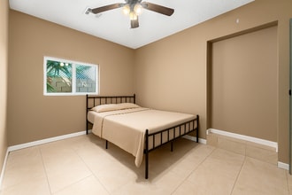 2348 W Laurel Ln in Phoenix, AZ - Foto de edificio - Building Photo