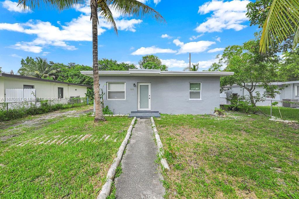 1515 NW 121st St in North Miami, FL - Building Photo