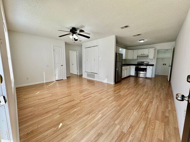 306 Edmond St in Taylor, TX - Foto de edificio - Building Photo