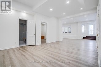 134 Bradgate Dr in Markham, ON - Building Photo - Building Photo