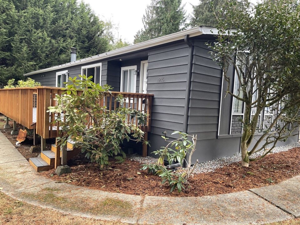 916 Gway Dr in Fox Island, WA - Building Photo