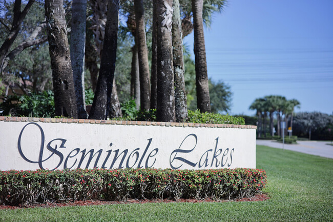 295 River Bluff Ln in Royal Palm Beach, FL - Building Photo - Building Photo