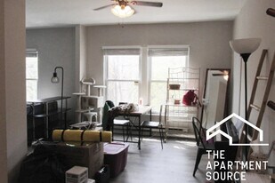 722 W Roscoe St, Unit 2S in Chicago, IL - Building Photo