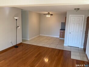 157 Woodland Dr in Cromwell, CT - Building Photo - Building Photo