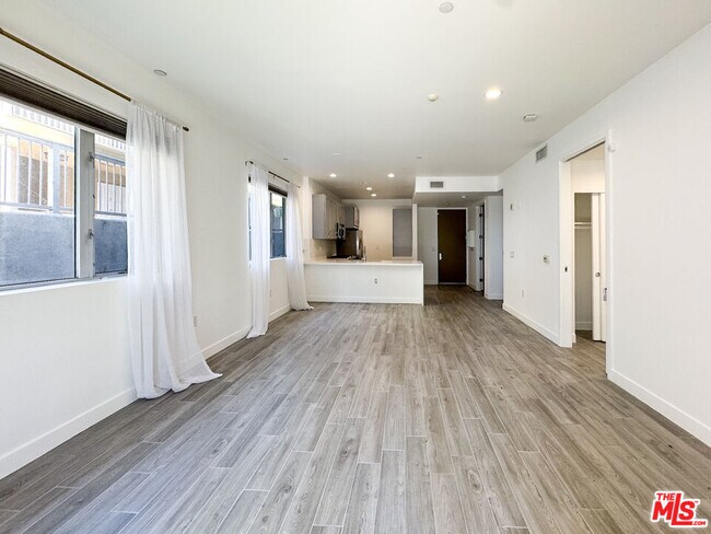 6001 Carlton Way in Los Angeles, CA - Building Photo - Building Photo