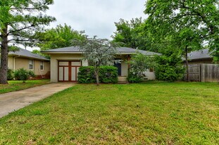 1723 Churchill Way in The Village, OK - Building Photo