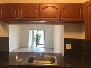 855 NE 209th St-Unit -104-34 in Miami, FL - Foto de edificio - Building Photo