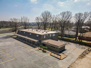 Wynnewood in Springfield, MO - Foto de edificio - Building Photo