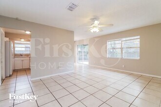 6816 N 47th St in Tampa, FL - Building Photo - Building Photo