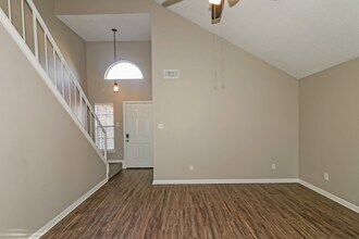 8454 Lake Crystal Dr in Houston, TX - Building Photo - Building Photo