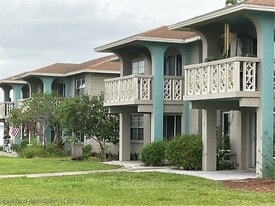 1011 Lakeview Dr in Sebring, FL - Building Photo