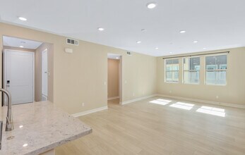 1100 Lasso Way, Unit 203 in Mission Viejo, CA - Building Photo - Building Photo