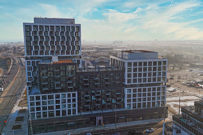 1007 The Queensway in Toronto, ON - Building Photo - Building Photo