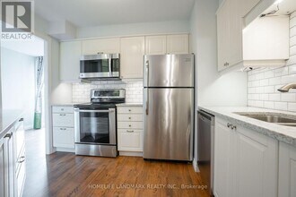 5795 Yonge St in Toronto, ON - Building Photo - Building Photo