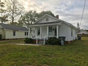 1104 Woodlawn St in Kannapolis, NC - Building Photo - Building Photo