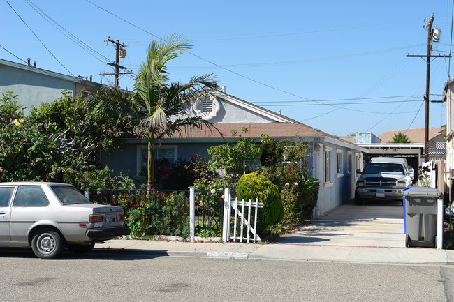 141-143 W C St in Port Hueneme, CA - Building Photo - Building Photo