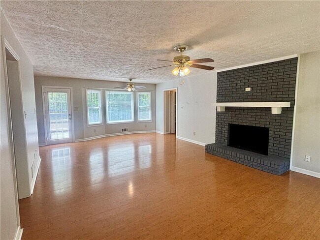 2050 Abington Ln in Snellville, GA - Building Photo - Building Photo