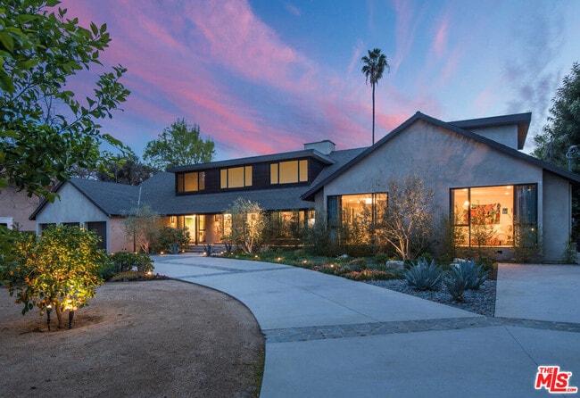 17352 Magnolia Blvd in Los Angeles, CA - Building Photo - Building Photo
