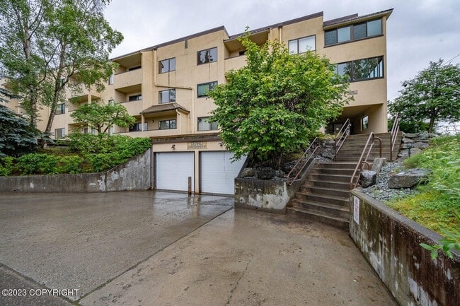 1201 Denali St in Anchorage, AK - Building Photo - Building Photo